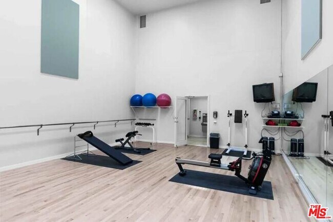 Building Photo - 2637 Angelo Dr