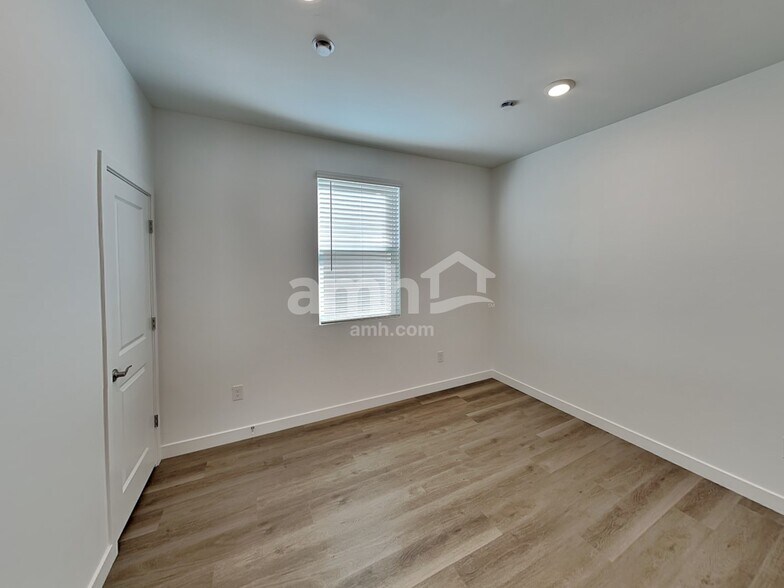 Building Photo - 9567 E Harkes Dr