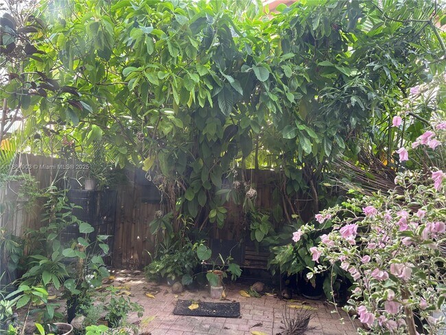 Building Photo - 10171 SW 154th Cir Ct