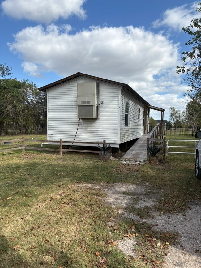 Building Photo - 17025 Wellborn Rd