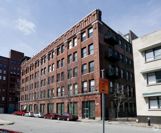 Building - Elder Shirts Lofts