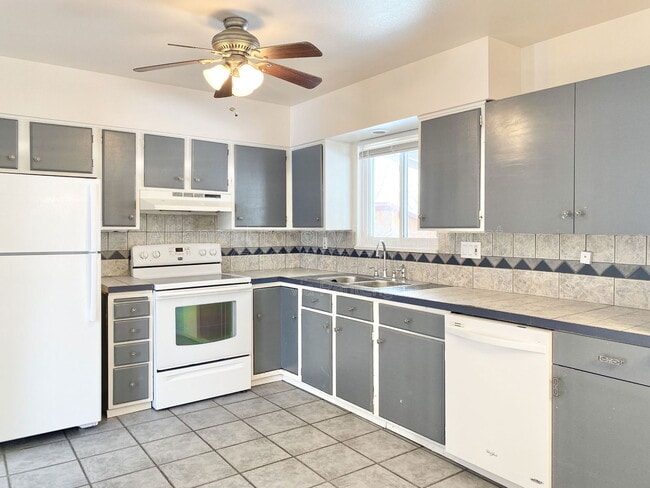 Building Photo - 2818 Dusk Dr