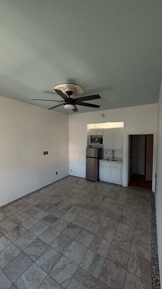 Building Photo - 3109 W 6th St