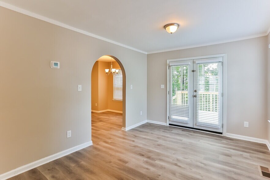 Building Photo - 7317 Essex Dr