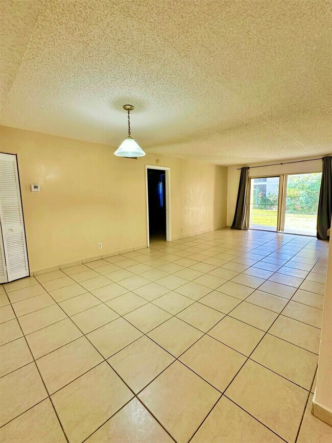 Building Photo - 12165 Royal Palm Blvd