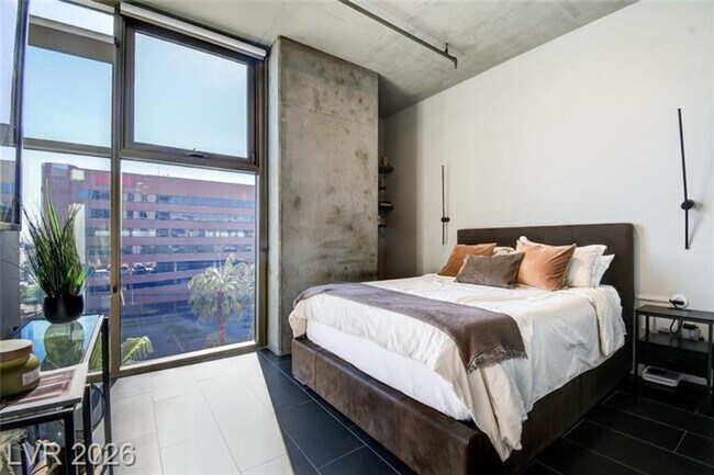 Building Photo - Gorgeous Views! Fully Furnished Modern loft-style
