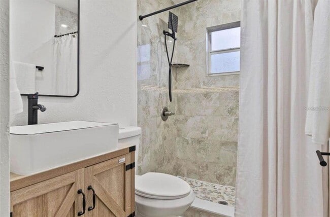 Building Photo - 4412 W Pearl Ave