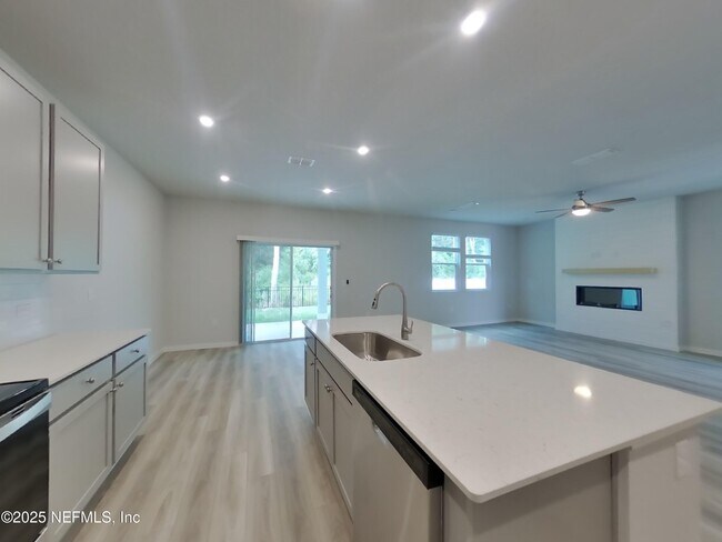 Building Photo - 14918 Macadamia Ln