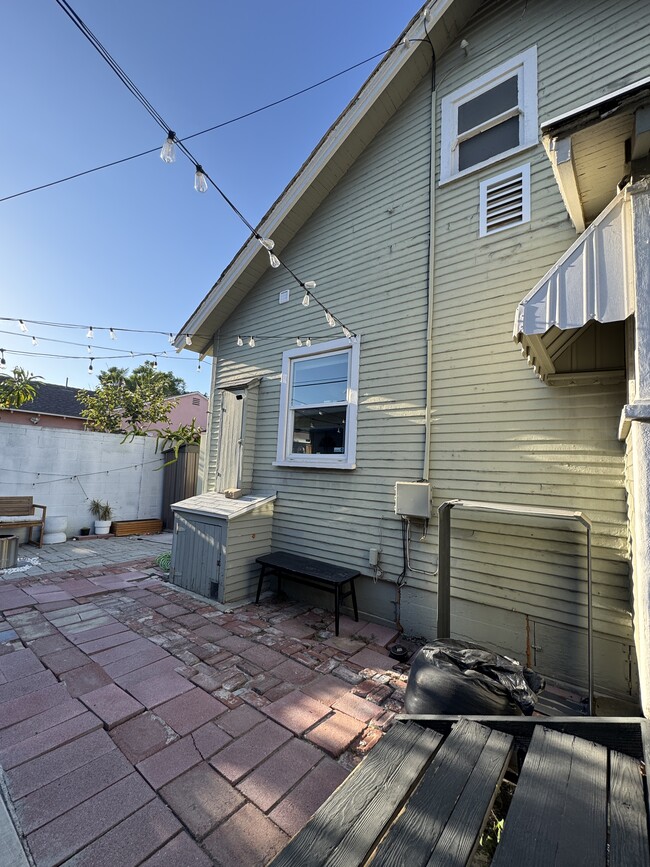 Building Photo - 282 E 51st St