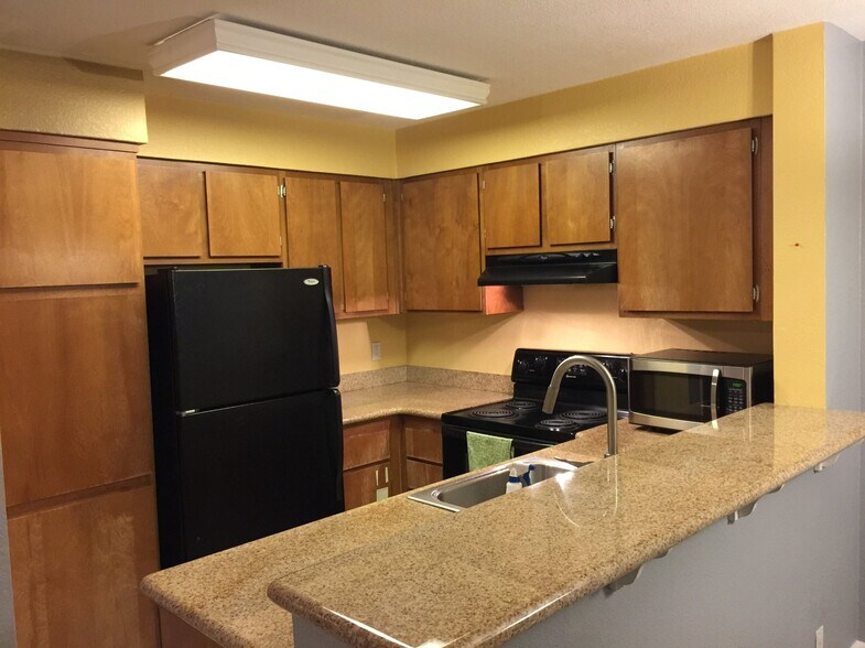 Building Photo - 39219 Guardino Dr