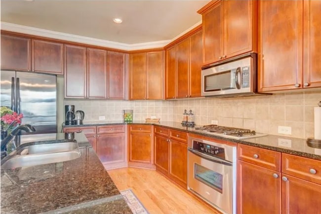 Building Photo - Bright End-Unit Townhome in Prestigious Johns Creek School District