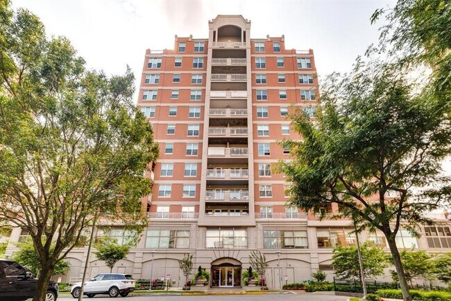 Building Photo - 50 Oceana Dr W