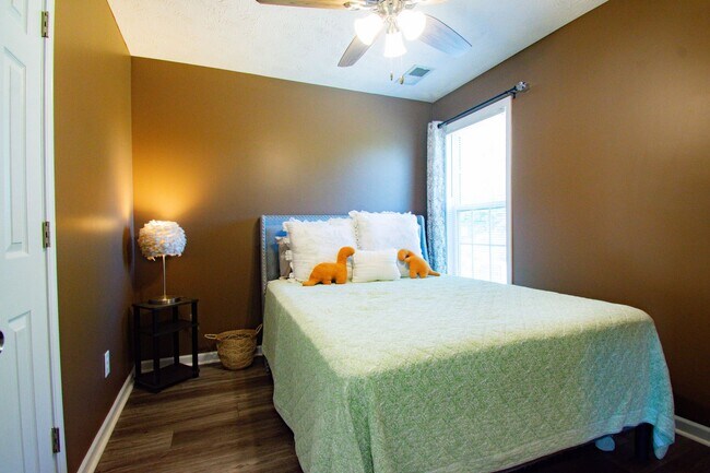 Building Photo - Coming Soon! 3 Bedroom 2.5 Bathroom with Large Fence Yard