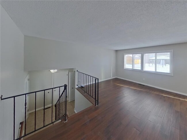 Building Photo - 1442 Laurel Ave