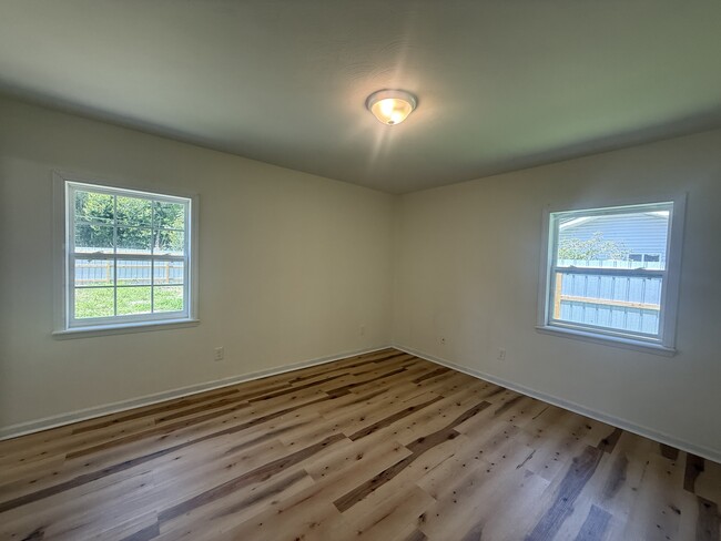 Building Photo - 117 Thornton Ln