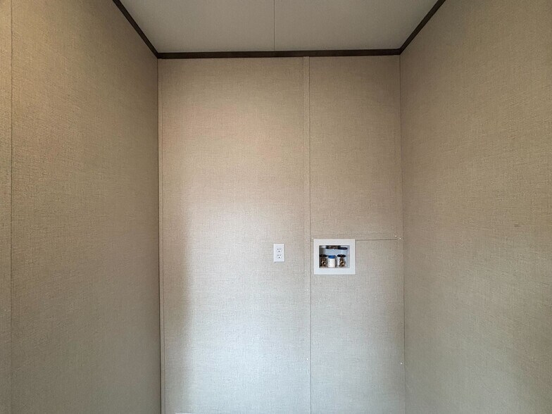 Building Photo - 127 Peggy St