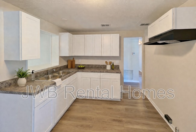 Building Photo - 2462 Quail Ave