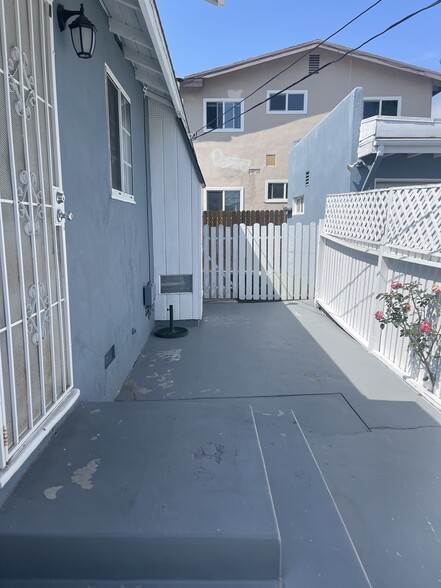 Building Photo - 5534 Kester Ave