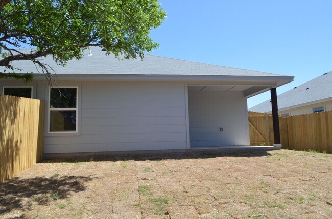 Building Photo - 1902 Castroville Trl