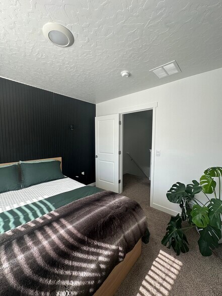 Building Photo - 1146 W 340 S