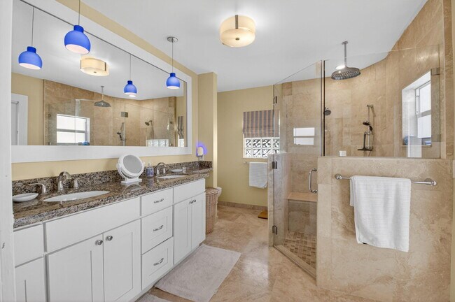 Building Photo - 1010 SW 2nd St