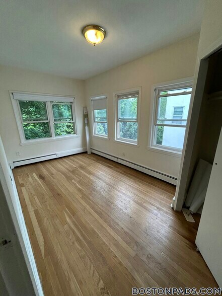 Building Photo - 21 Fairbanks St