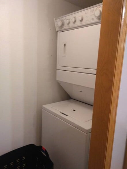 Building Photo - 23684 Pondview Plz