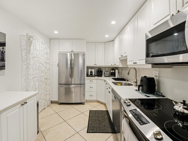 Building Photo - 600 Three Islands Boulevard