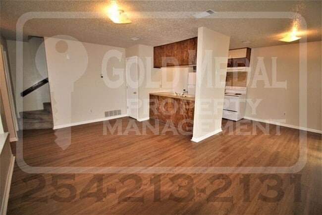 Building Photo - 3709 Hereford Ln