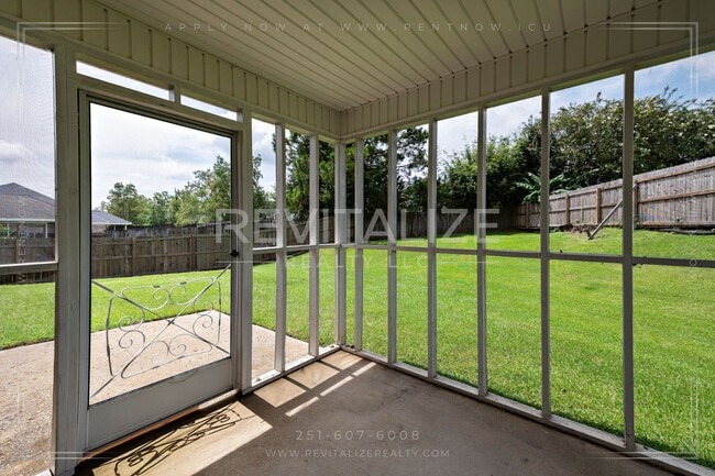 Building Photo - Stunning 4 Bed 2 Bath Home in West Mobile!