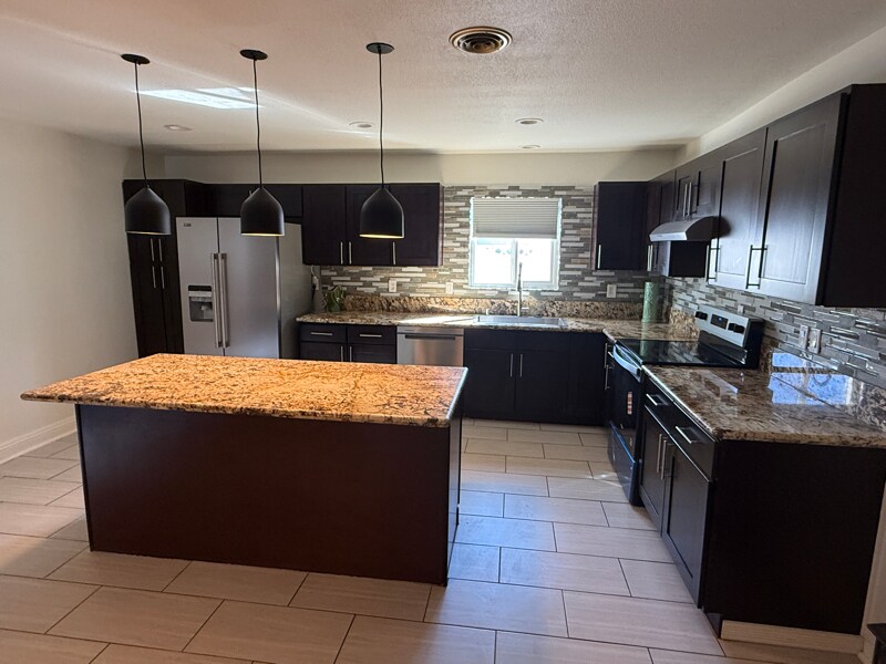 Building Photo - 1662 Sombrero Dr