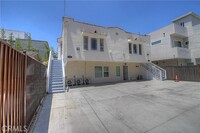 Building Photo - 1127 Manzanita St