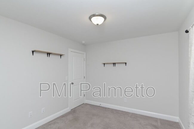 Building Photo - 318 Stillington St