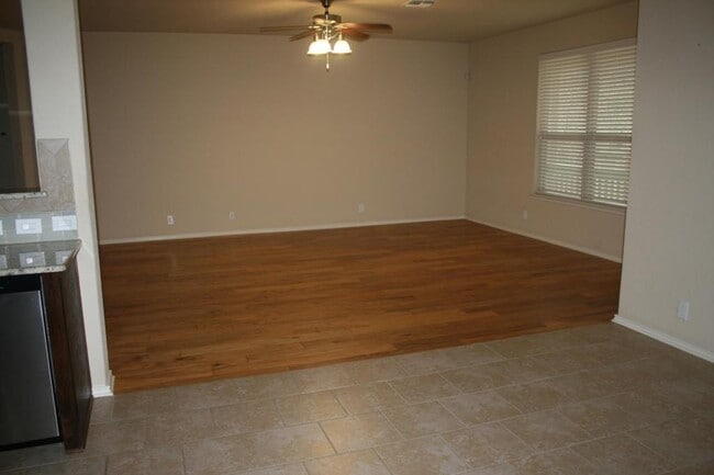 Building Photo - 27035 Oleander Chase