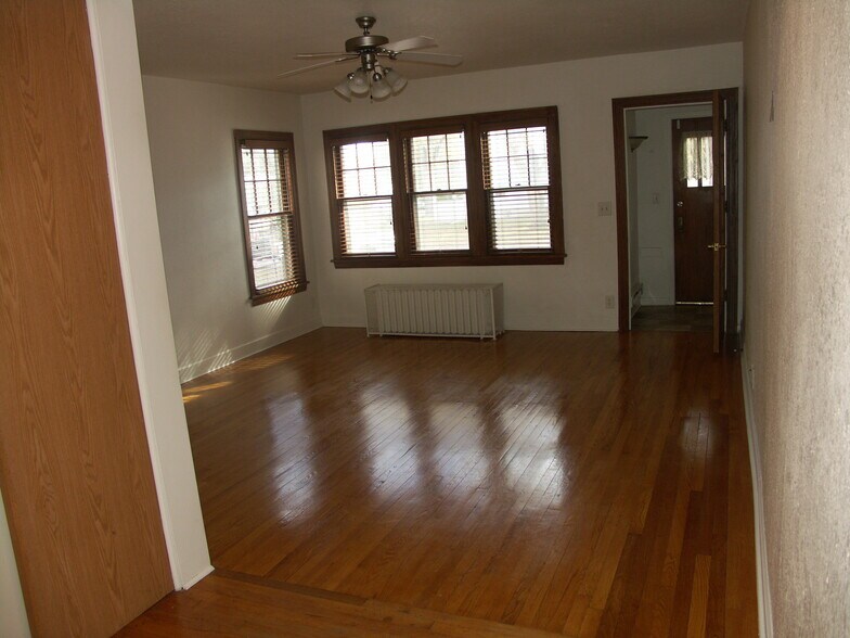 Living Room - 803 10th Ave N