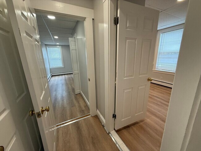 Building Photo - 63 Holten St