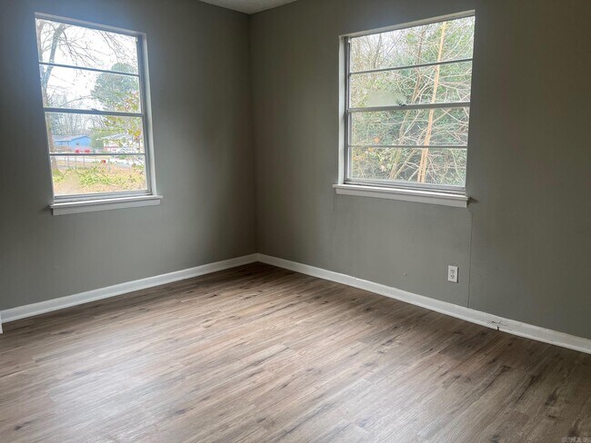 Building Photo - 225 Laurel St