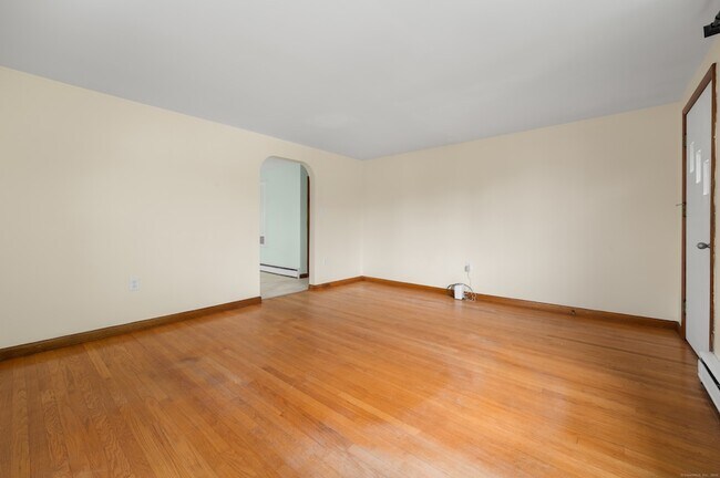 Building Photo - 204 Dunham St