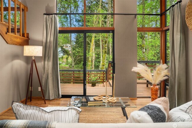 Building Photo - 3bd/2.25ba Edmonds House