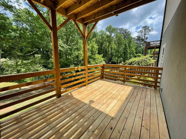 Building Photo - Amazing 5 Bedroom Craftsman-Style Home in Martinez!