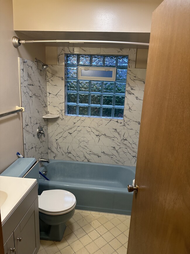 Building Photo - 6431 N 76th St