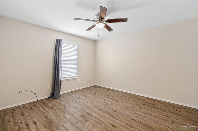 Building Photo - 13 E Stubbs St