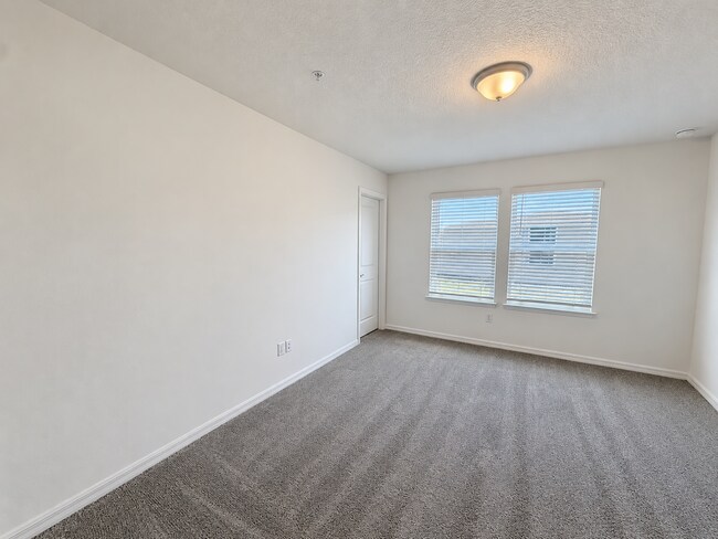Building Photo - Harbor Square townhome home