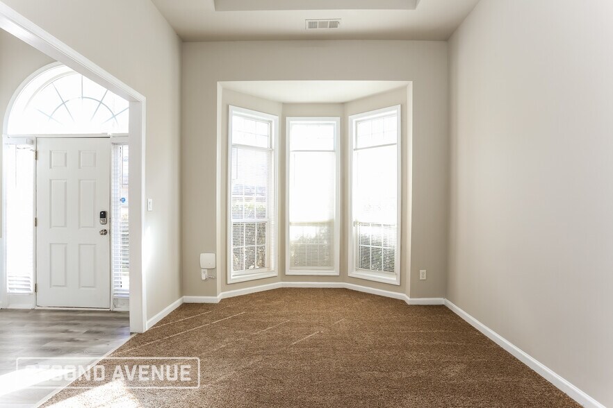 Building Photo - 3725 Hansberry Dr