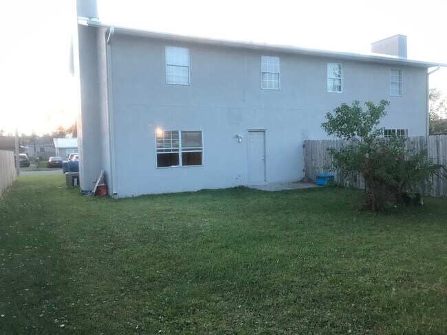 Building Photo - 1012 Kurze Ave