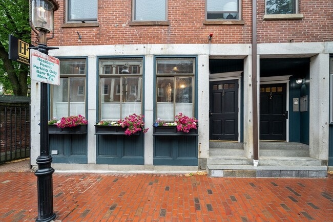 Building Photo - 18 Main St