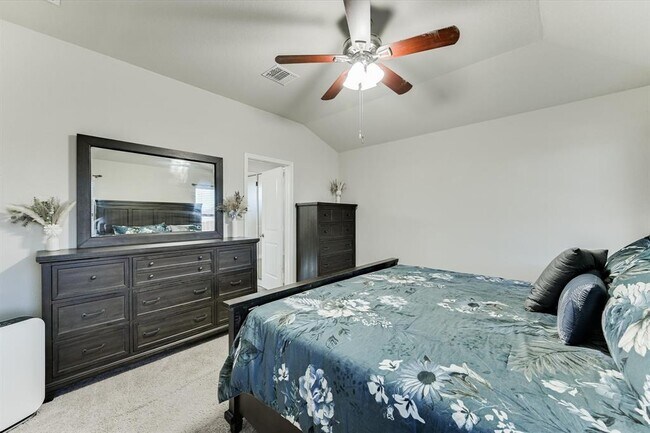 Building Photo - 725 Pinnacle Dr