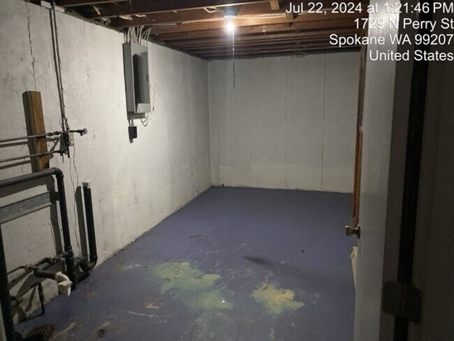 Building Photo - 1725 N Perry~+