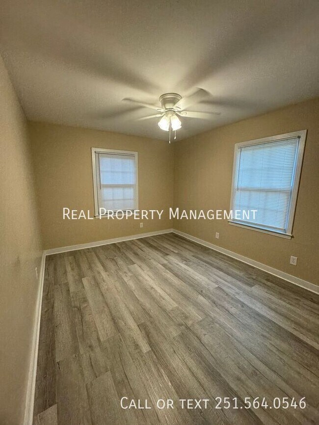 Building Photo - 4440 Nicholl Dr