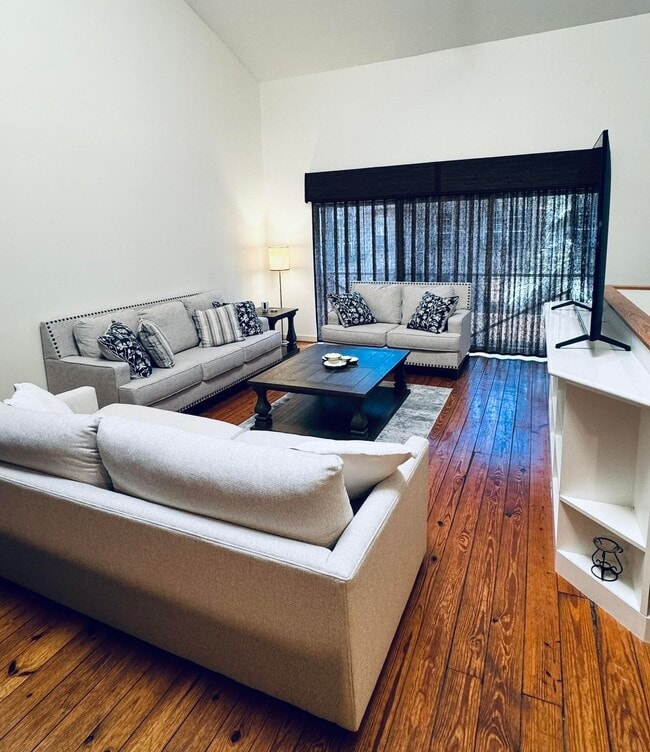 Building Photo - 5235 Blossom St